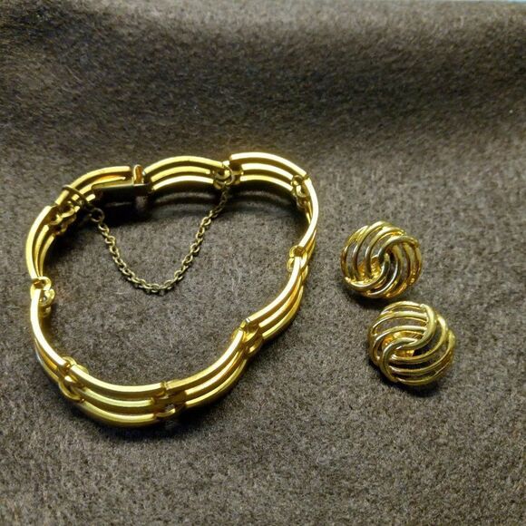 Monet Bracelet and Earring Group - Picture 1 of 10